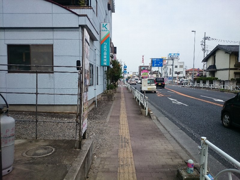 80002952小山市城山町　前面道路（南から北へ）