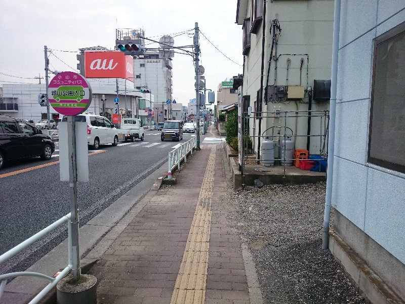 80002952小山市城山町　前面道路（北から南へ）
