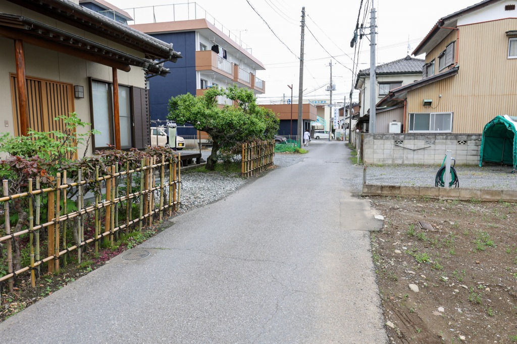 4399_小山市大行寺_土地_前面道路（西から東へ）