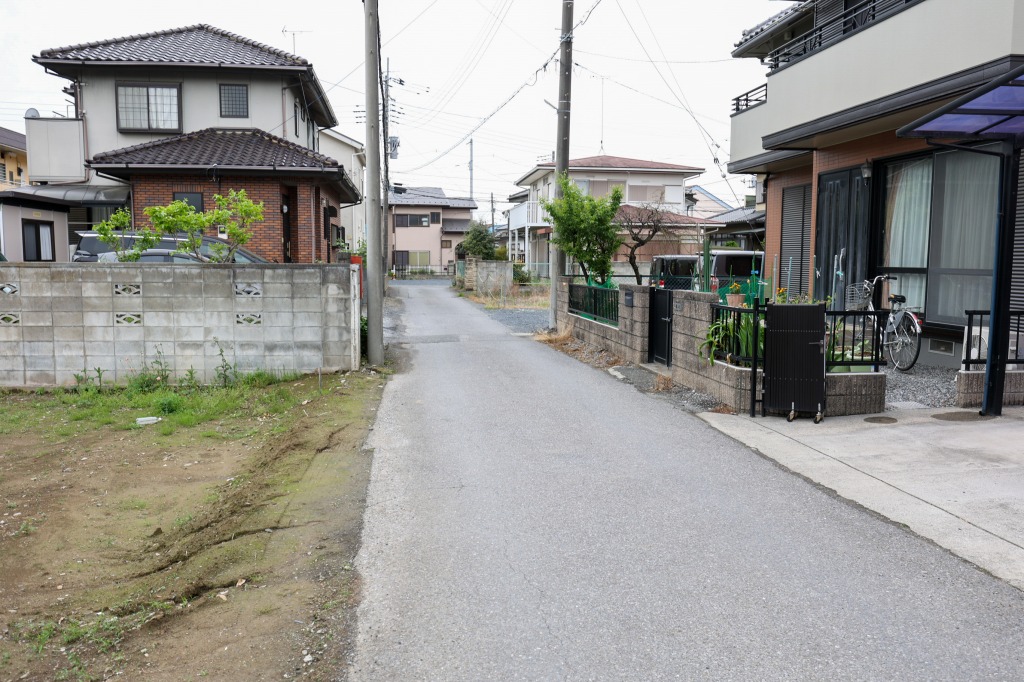 4399_小山市大行寺_土地_前面道路（東から西へ）