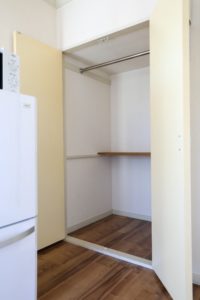 栃木県小山市駅南町5丁目　アパート　パストラル小山　リビング収納